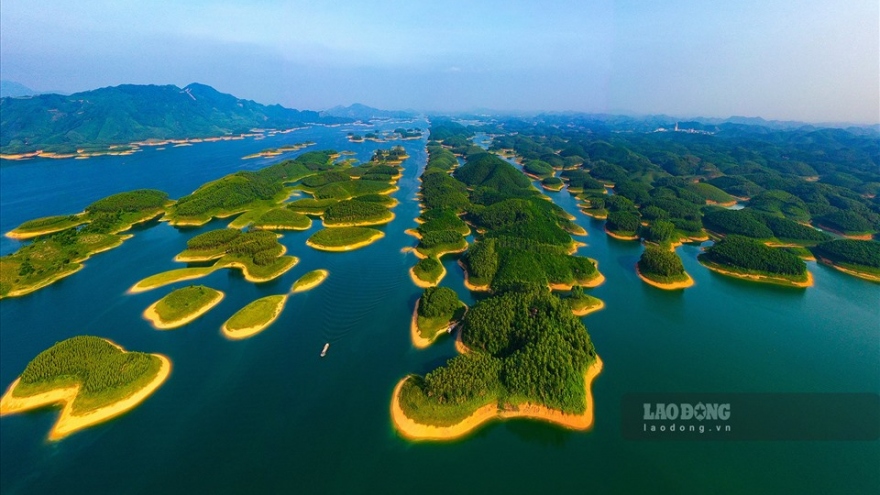 Major man-made lake exudes peaceful charm