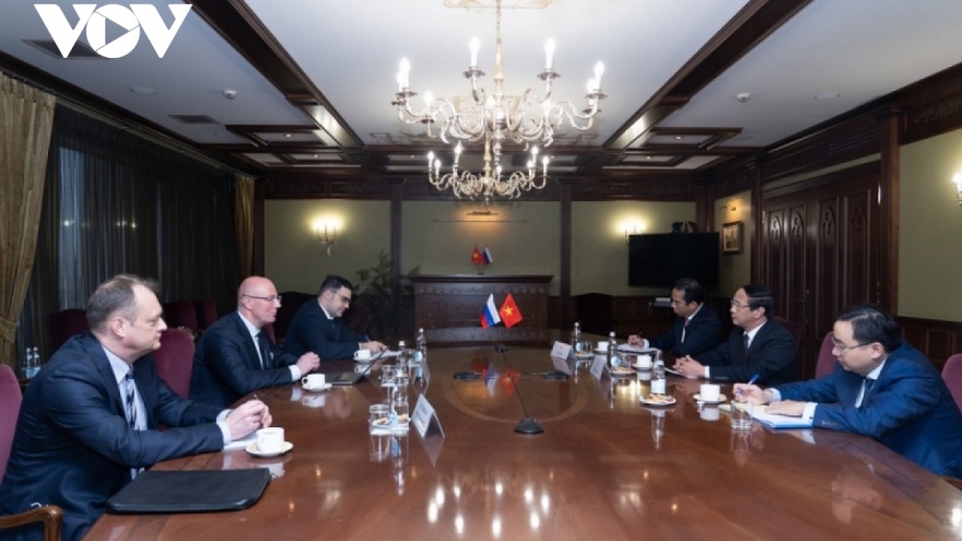 Deputy PM Le Van Thanh meets Russian counterpart