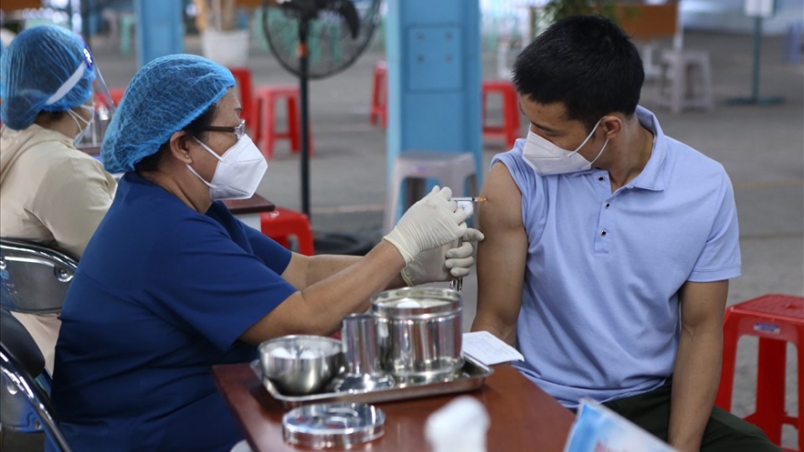 HCM City administers third COVID-19 vaccine shots from December 10