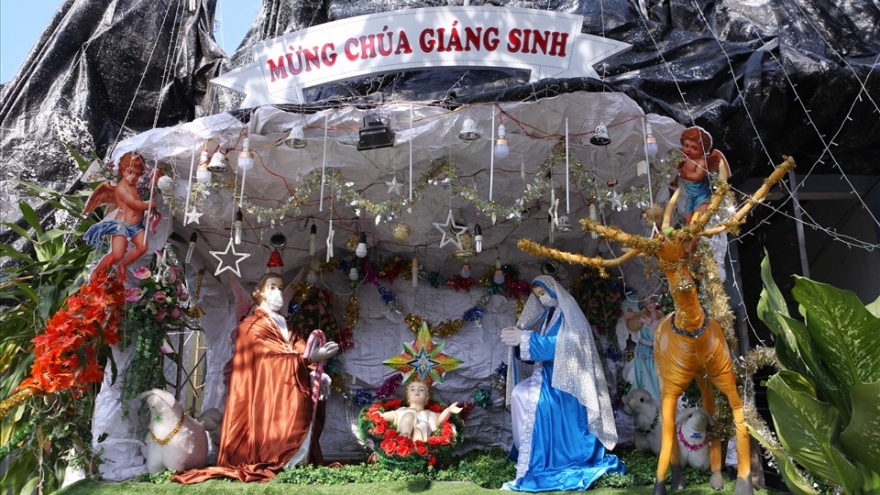 HCM City Catholic parish turns quiet as Christmas Eve draws near