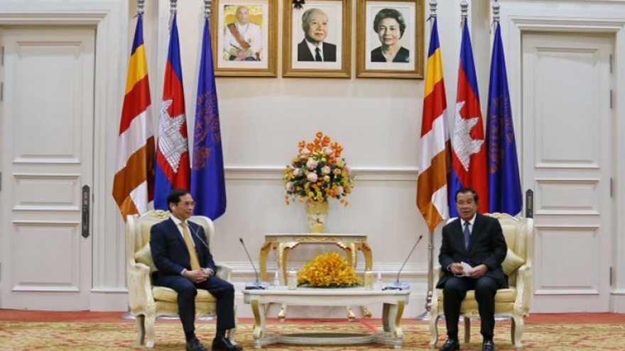 FM Son pays courtesy visit to Cambodian PM Hun Sen