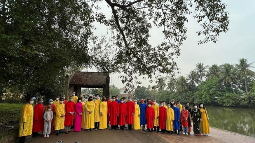 Foreign envoys join lunar New Year experience in Hanoi