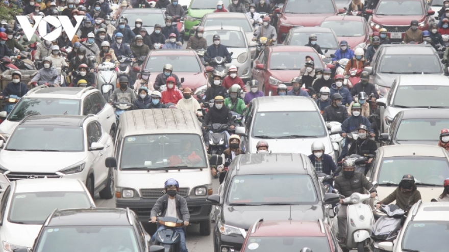 Severe traffic congestion hits Hanoi streets as Tet draws near