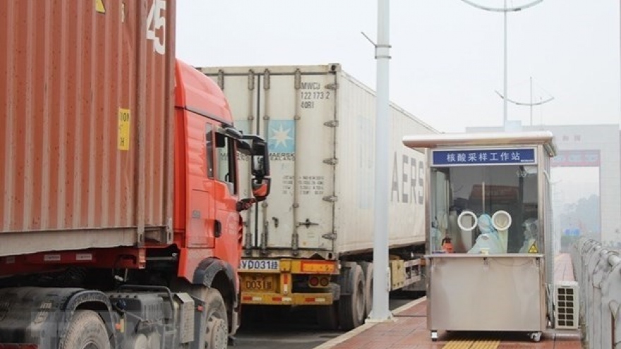 Quang Ninh sees clearance of nearly 200 trucks via border gates, crossings with China