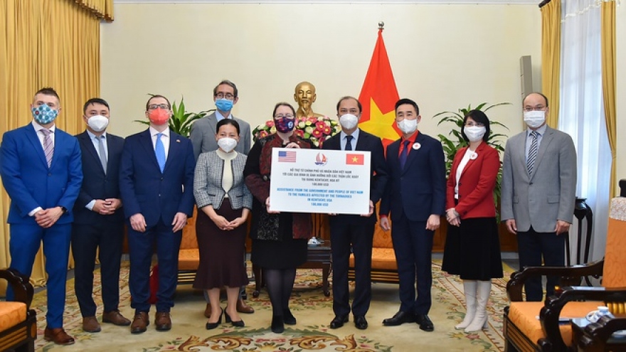 Vietnam donates US$100,000 to US to overcome tornado consequences 
