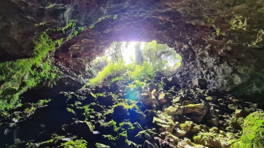 Exploring the largest volcanic cave in Vietnam