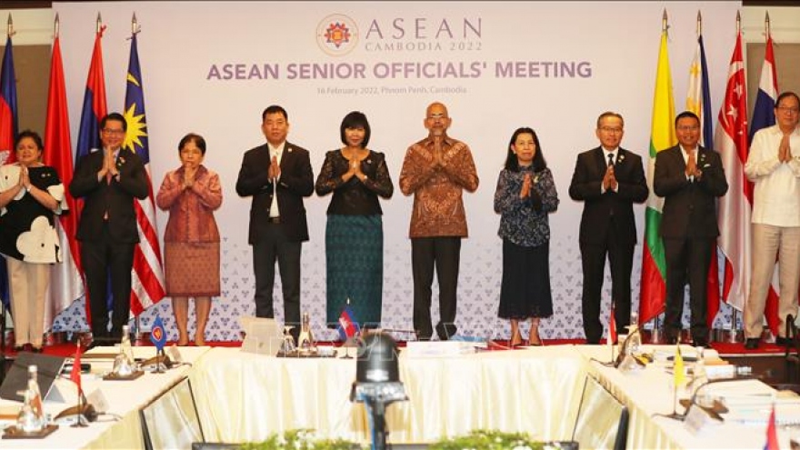 Vietnam attends ASEAN Senior Officials’ Meeting in Cambodia