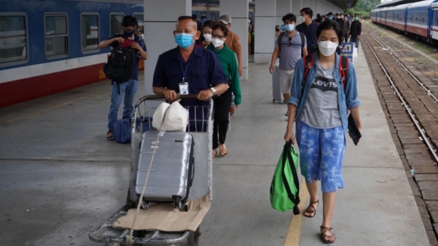 Saigon Railway Station sees return of passengers to HCM City after Tet