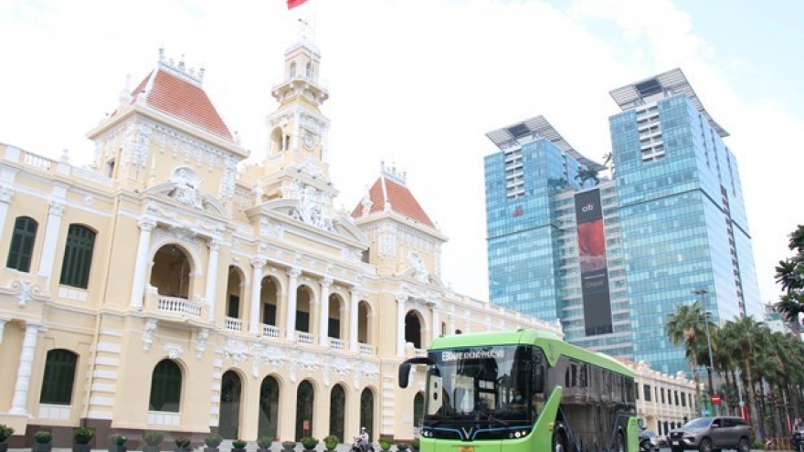 HCM City to pilot electric bus services within this quarter