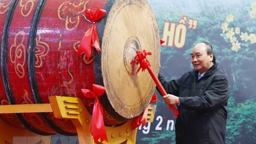 President launches tree planting festival in Phu Tho