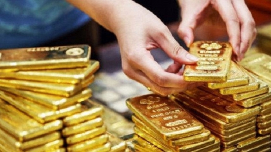 Gold prices set new peak of nearly VND65 million per tael