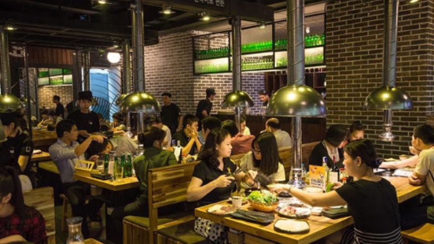 Singaporean investors buy 36% of local restaurant chain