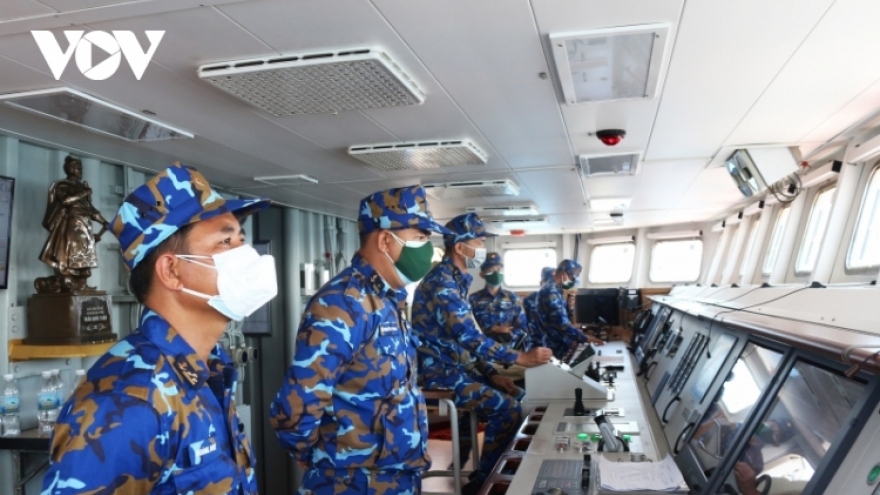 Vietnam, France navies perform join exercise at sea