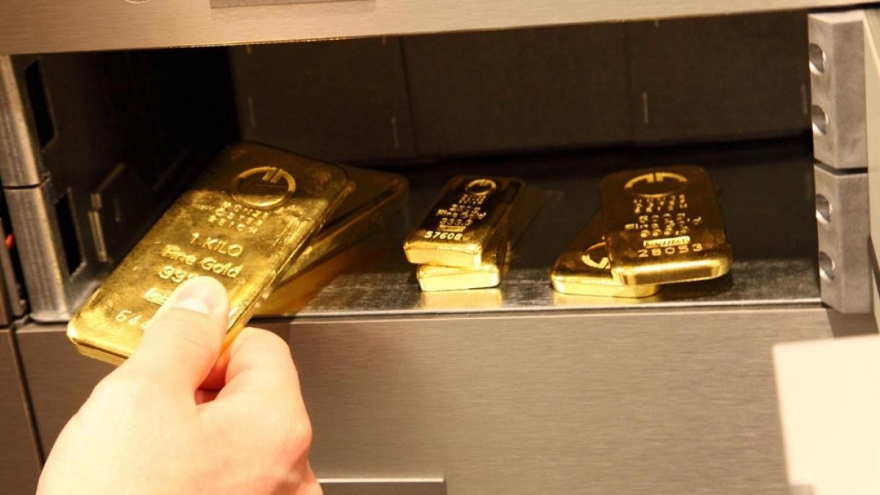 Local gold prices surge to reach new peak of VND72 million per tael