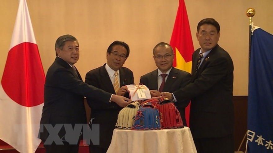 Japan wants to help Vietnam develop baseball