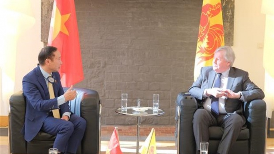 Vietnam seeks stronger relations with parliament of Belgium region