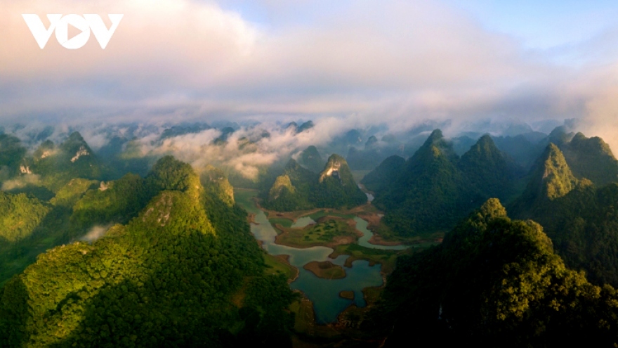 Unique Angle Eye Mountain in Cao Bang