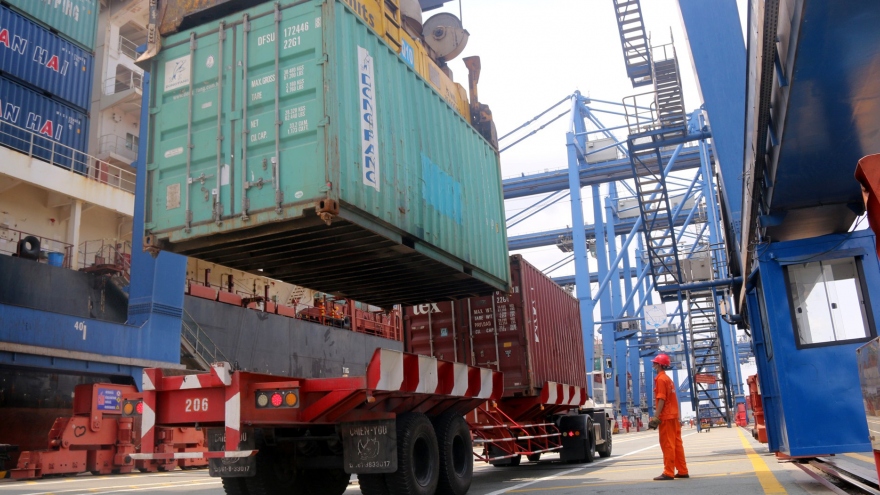 Import-export turnover through HCM City ports rises 15%