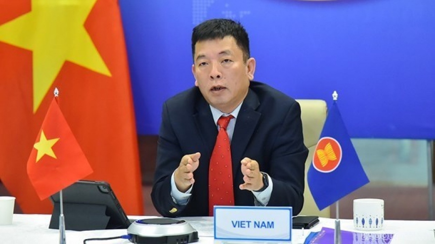 Vietnam urges ASEAN to early operate ASEAN portal for digital vaccination certification