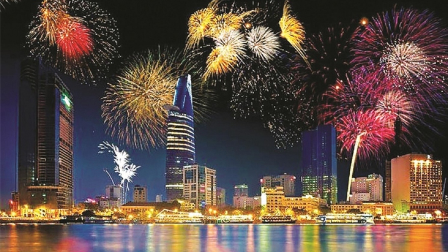 Fireworks to light up skies of HCM City to mark Reunification Day