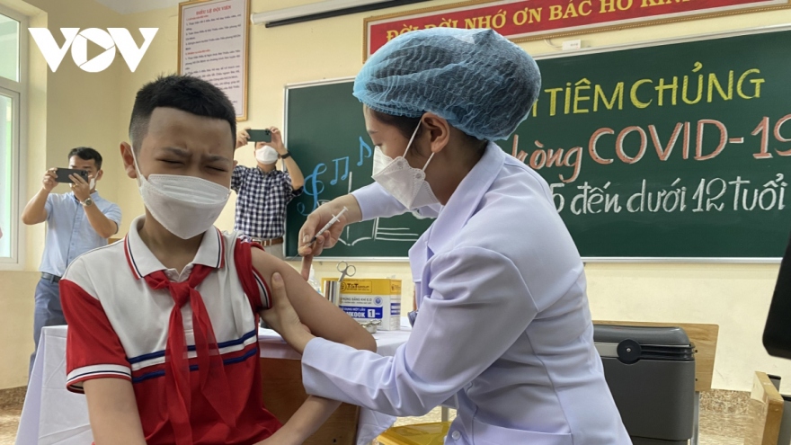 First children aged 12 vaccinated against COVID-19 in Vietnam