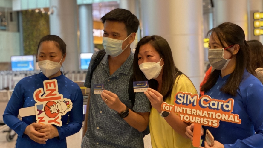 Da Nang presents 50,000 SIM cards to foreign tourists