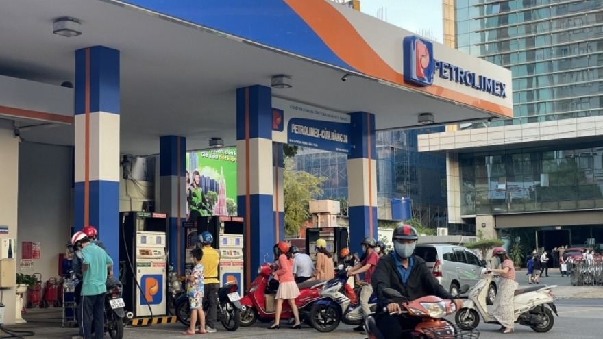 Petrol prices surge again to reach nearly VND28,000 per litre