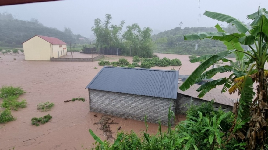 Hundreds of houses in Bac Giang inundated by flood water