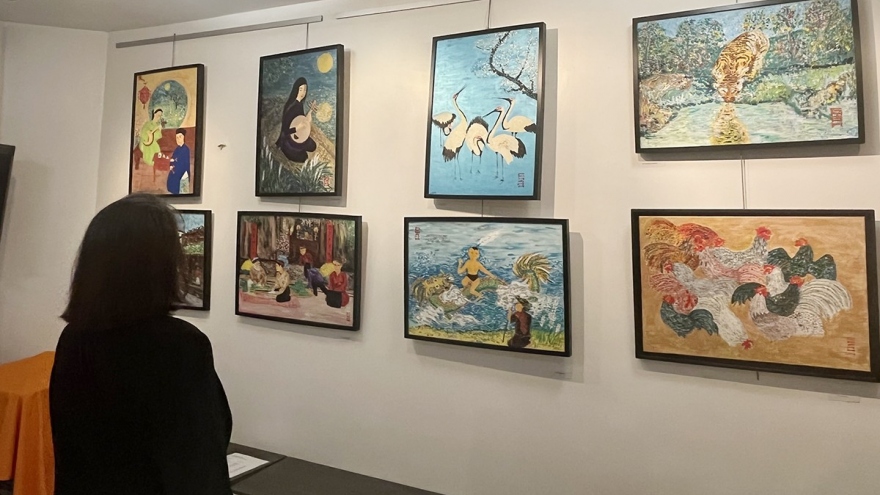 OV painter opens exhibition on Vietnamese culture in France