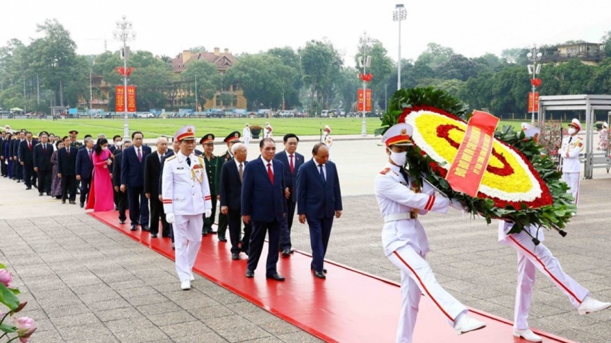 Party, State leaders commemorate President Ho Chi Minh on his birthday