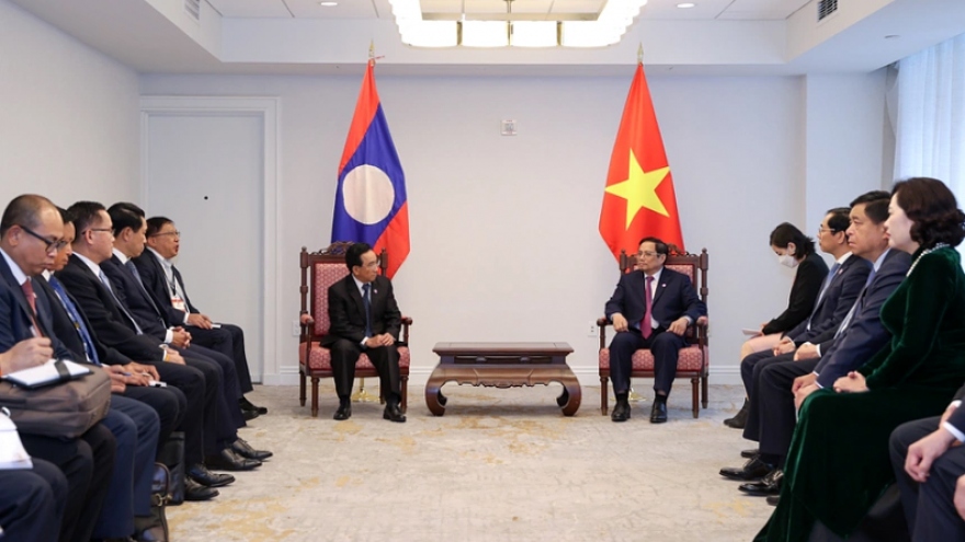 Prime Minister Pham Minh Chinh meets Lao counterpart in US
