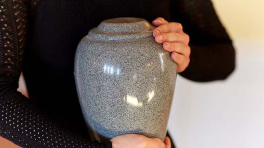 Ashes of deceased Vietnamese woman in Japan brought home