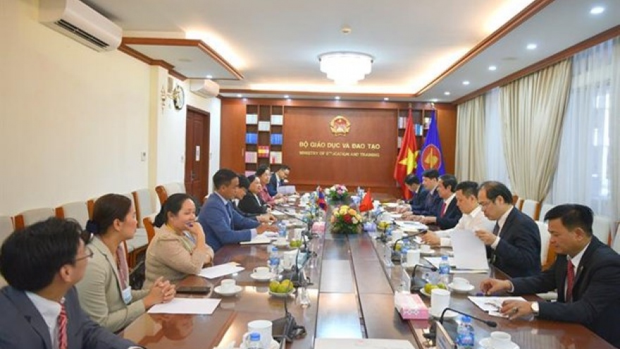 Cooperation in education, training spotlights Vietnam-Laos relations: Minister