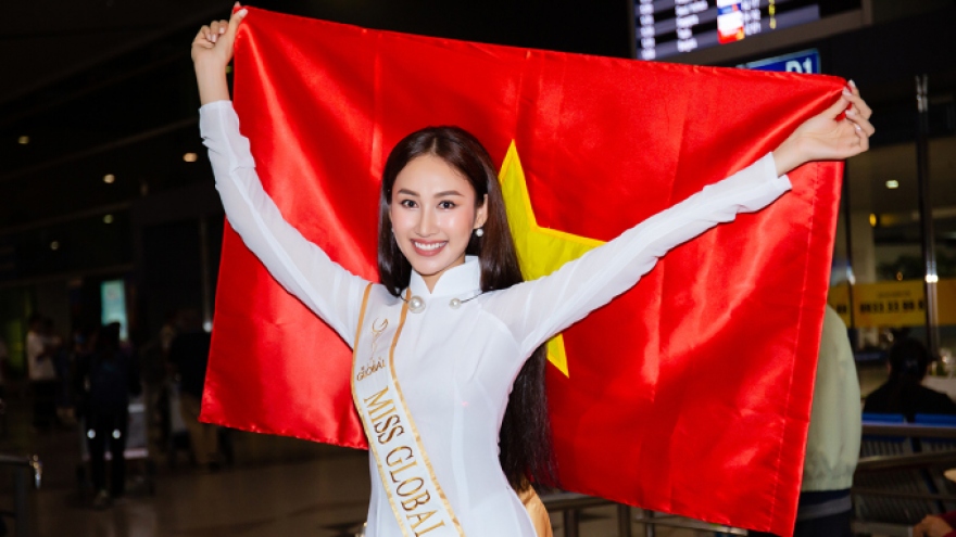Hong Trang departs for Miss Global International 2022