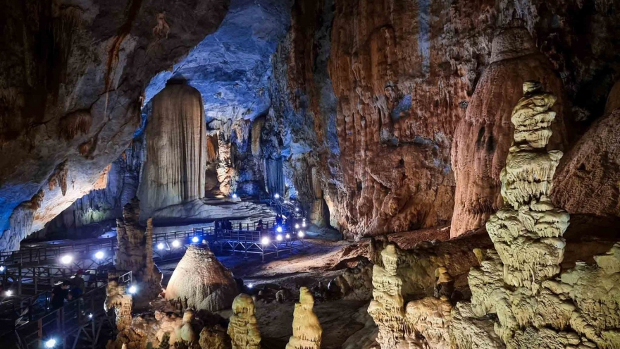 Exploring the magnificent cave of Quang Binh