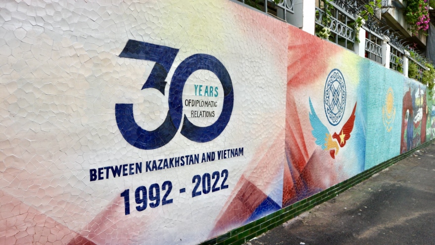 Mural painting reflecting Vietnam - Kazakhstan diplomatic relations