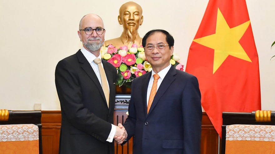 FM expects stronger Vietnam-Canada cooperation in economic recovery