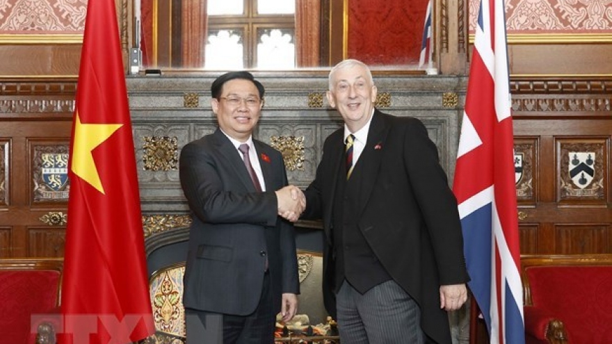 Vietnamese top legislator holds talks with British lower house speaker