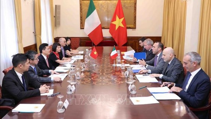 Vietnam, Italy hold 4th political consultation