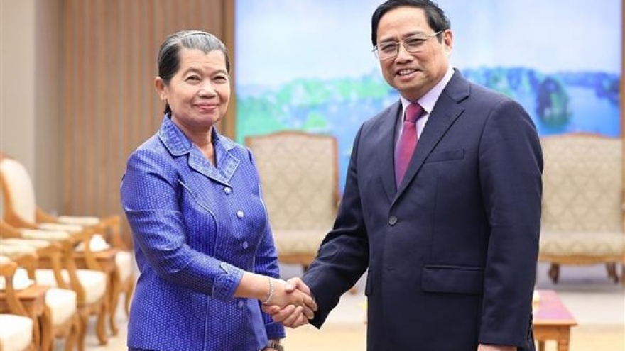 Gov’t leader receives visiting Cambodian Deputy PM
