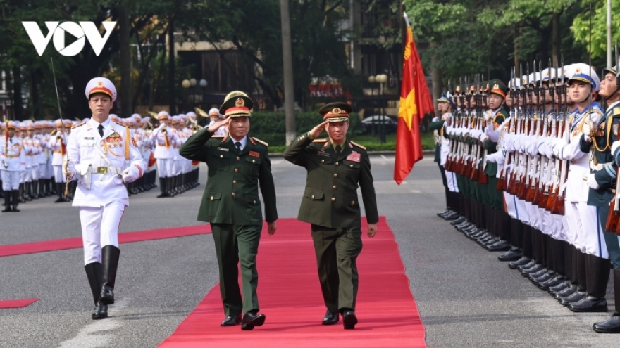 Deputy Defence Minister of Laos visits Vietnam 
