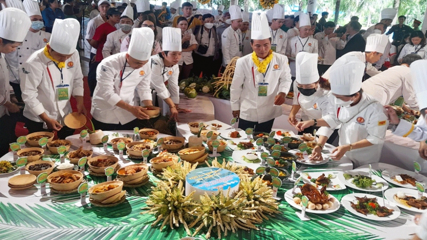 Ben Tre sets national and global records for making most coconut-made dishes
