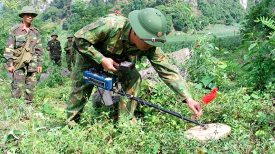 US grants US$19 mln more to support UXO clearance in Vietnam