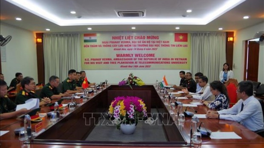Indian ambassador visits Telecommunications University in Khanh Hoa