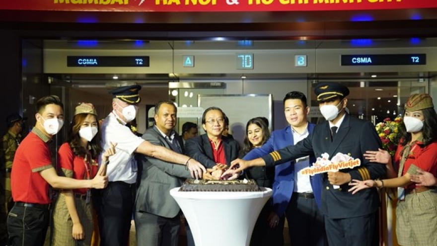 Vietjet launches direct flights between Hanoi/HCM City and Mumbai