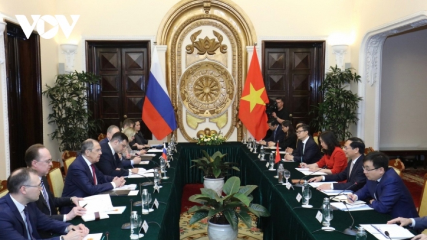Vietnam, Russia agree to bolster closer partnership during Hanoi talks