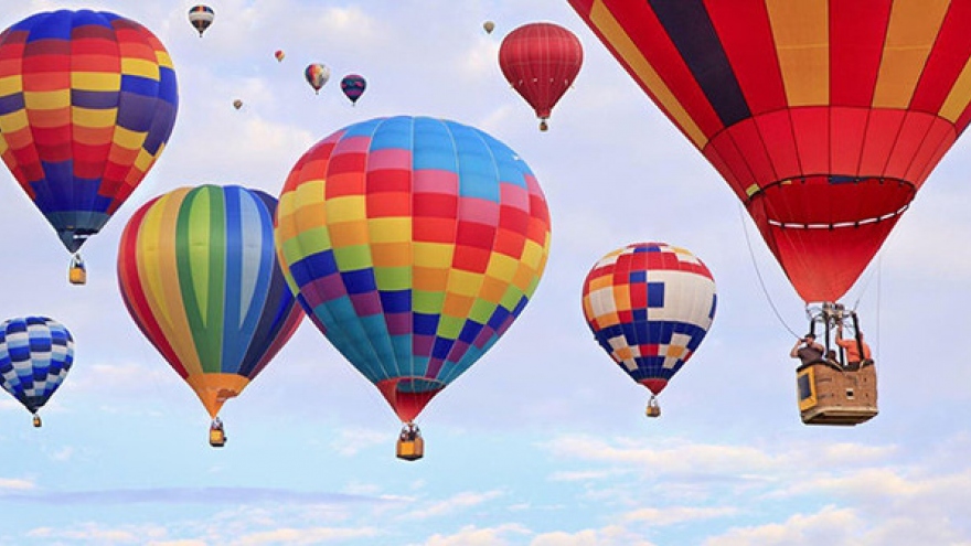 Cua Lo to host first hot air balloon festival