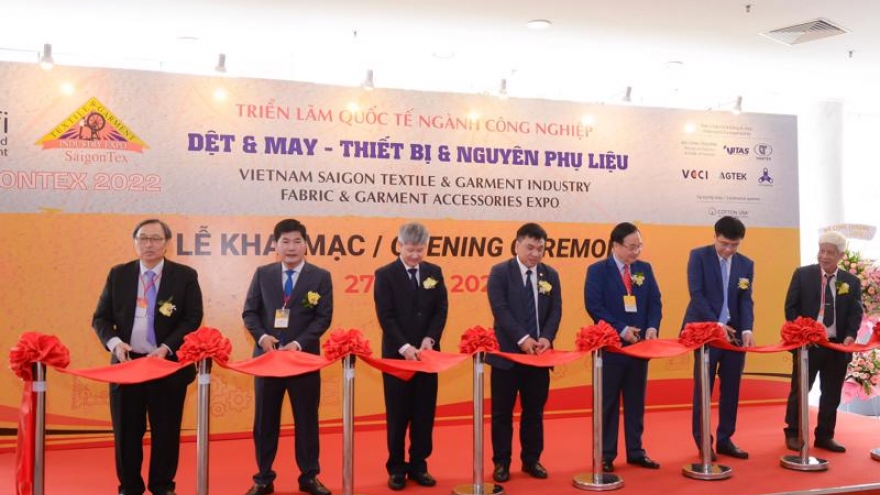 HCM City welcomes start of international textile expos