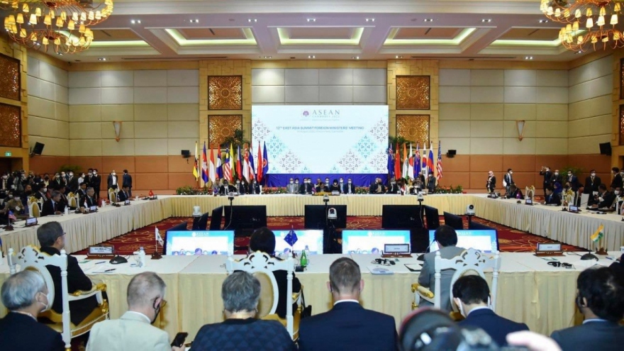 Vietnam attends EAS Foreign Ministers meeting in Cambodia