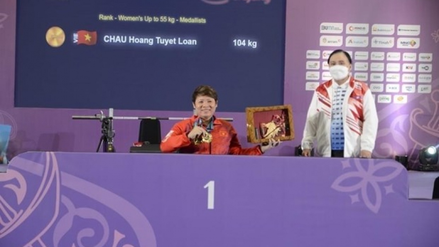 Vietnam's female powerlifters set records at ASEAN Para Games 2022